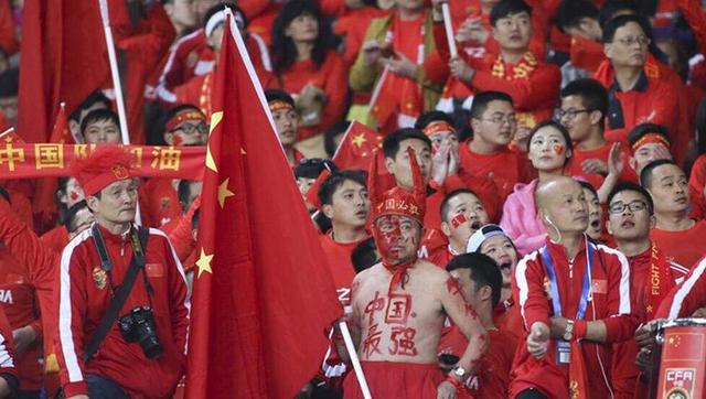 美女脱个精光